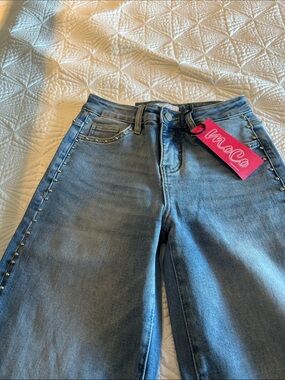 Moco Boutique Wide-Leg Studded Blue Jeans Size 0/24 Cropped